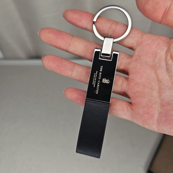 Brand new Ritz Carlton Key Chain - Picture 1 of 7